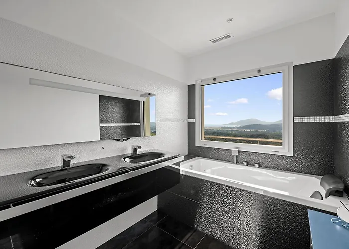 Magnifique Vue Mer, Piscine, 190 M2 , 4 Chb, 3 Sdb, Clim Villa Bastelicaccia